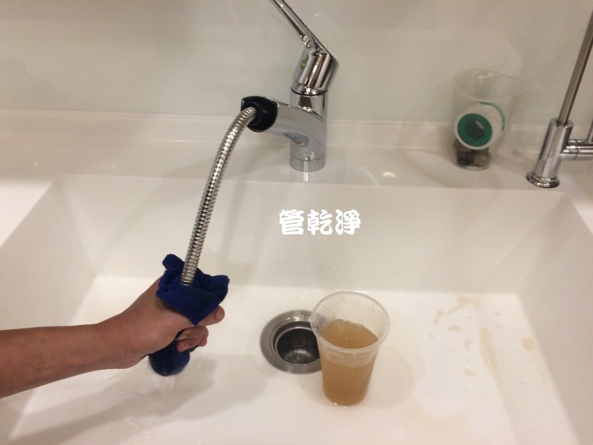 蓮蓬頭流出咖啡? 新北 新店 溪園路 清洗水管